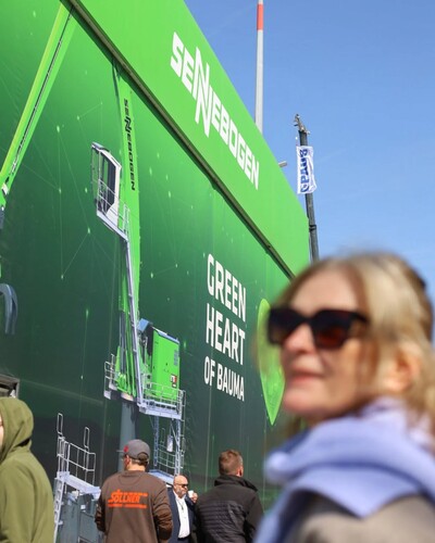 MOVE BIG THINGS! Einfach gigantisch: Über 600.000 m² Ausstellungsfläche, rund 3.600 Aussteller:innen – und mittendrin...