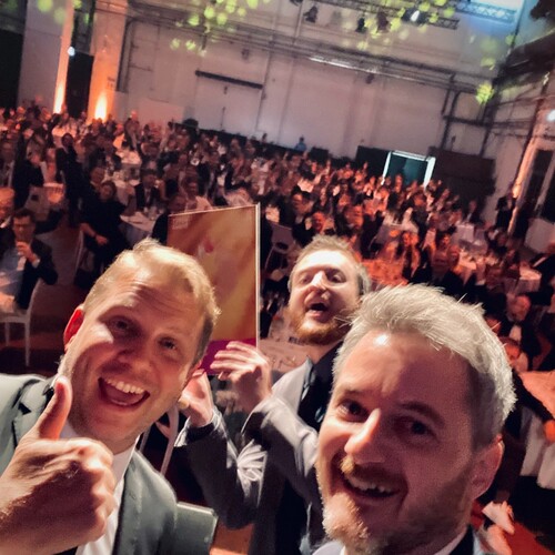 MIT TYPO3 2-MAL AUF PLATZ 1! Unser Lieblings-CMS TYPO3 hat nach 4 Jahren Pause endlich wieder Awards ausgeschrieben –...