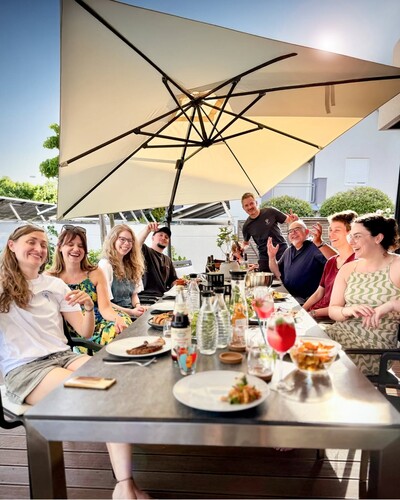 DAS WURDE MAHL ZEIT 5 Jahre Planung, jetzt haben wir es geschafft! Tobi hat das komplette Team zum Grillen eingeladen –...