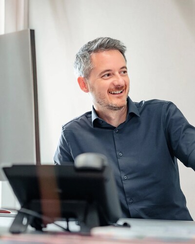 20 JAHRE TOBILÄUM Vom Praktikanten zum Kopf der Web-Abteilung. Vom TYPO3-Guru zum Geschäftsführer für Digitales. Wer 20...
